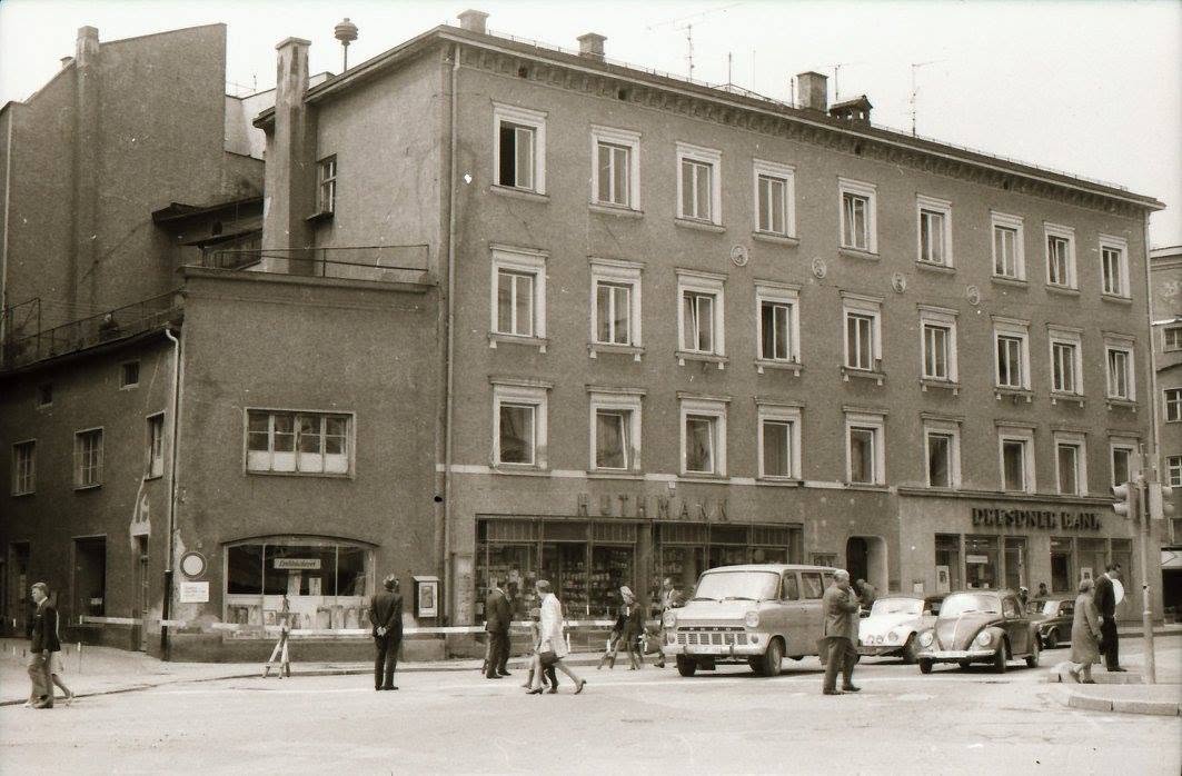 512868428_23942161732070147_4018444179288885812_n Rosenheimer Ludwigsplatz mit Sontheim-Haus im Jahr 1970 Foto: Archiv Herbert Borrmann-Foto KrÀmer