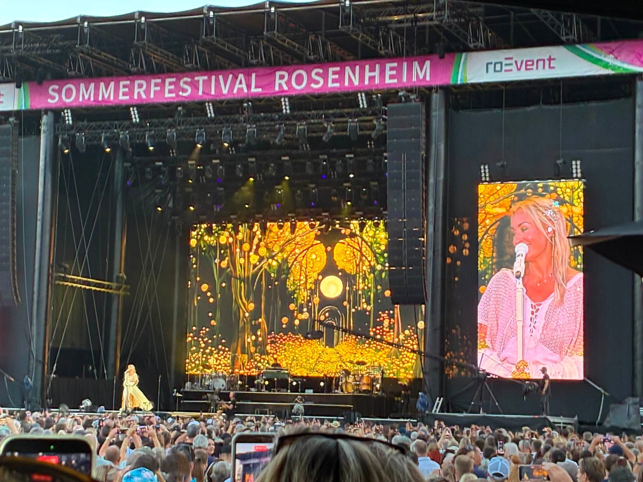 751041255_27660589886893961_1387347682657531625_n Sarah Connor beim Rosenheimer Sommerfestival 2026. Foto: Herbert Borrmann