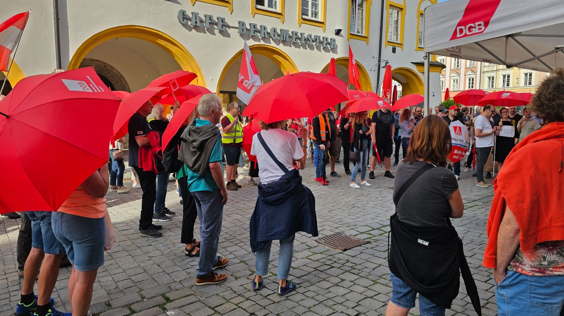 DGB Demo DGB-Kundgebung am 8.7.2026. auf dem Rosenheimer Max-Josefs-Platz. Foto: Josefa Staudhammer