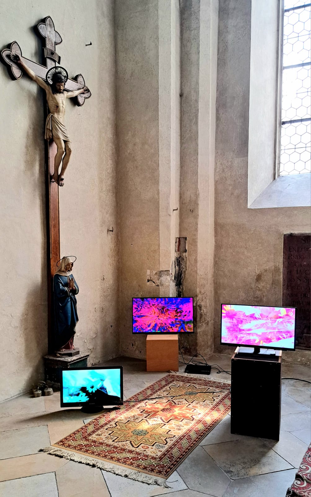 Videoinstallation von Bettina Gorn in der Heilig Geist Spitalkirche am Brucktor. Fotos: Hendrik Heuser
