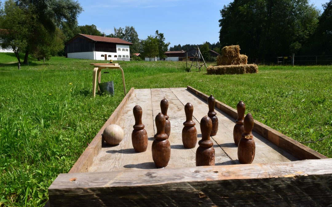 Sommerferien im Freilichtmuseum Amerang: Mitmachprogramm, Kino und Musik für die ganze Familie