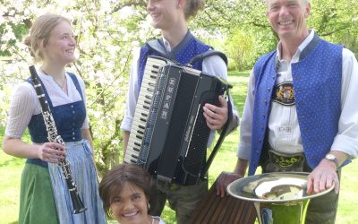 Volksmusik im Brunnenhof: Kellerer Klarinettenmusi spielt in Bad Aibling auf