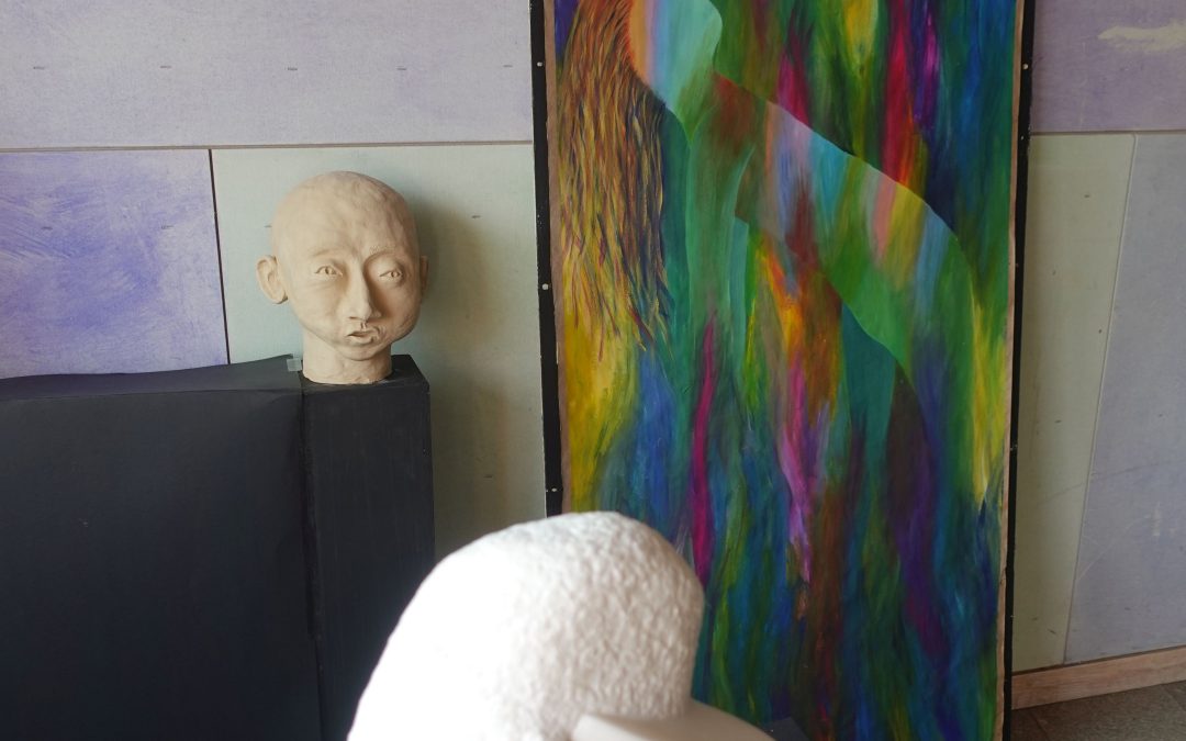 Kreative Einblicke: Waldorfschule Rosenheim lädt zur Kunstausstellung ein