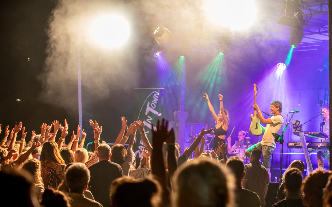 Parkfest „Hollywood“ bringt Glamour in den Kurpark Bad Aibling