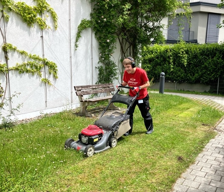 Einblicke in den Traumberuf: Tobias sammelt als Hausmeister-Praktikant erste Erfahrungen