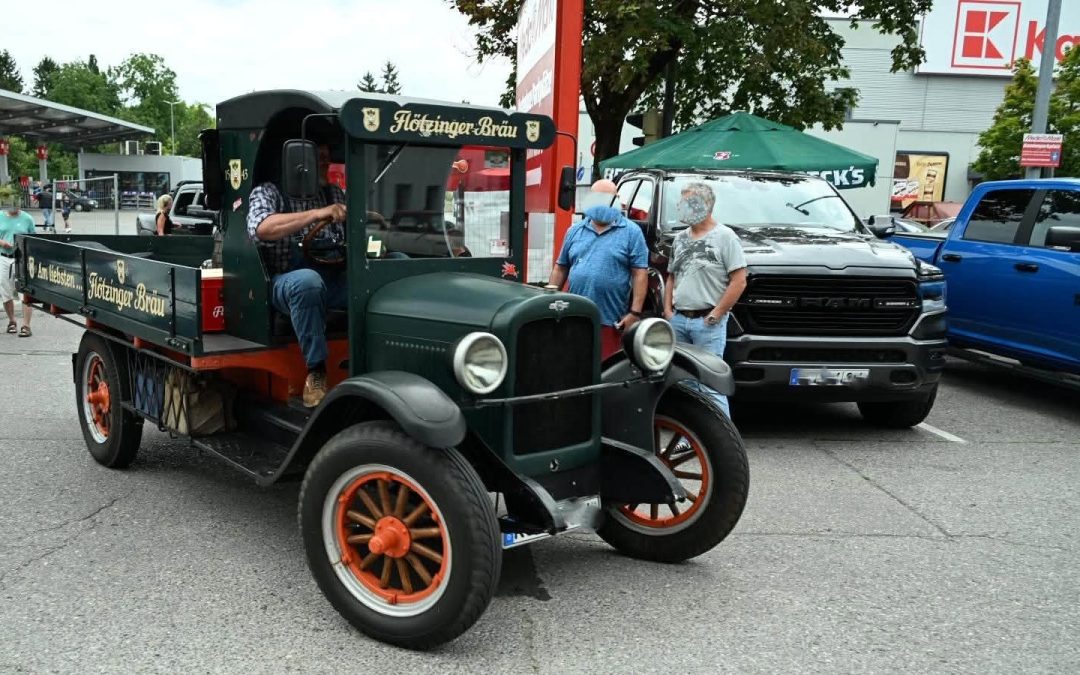 V8-Treffen im Rosenheimer Aicherpark: Ein Sonntag voller Motorenkult