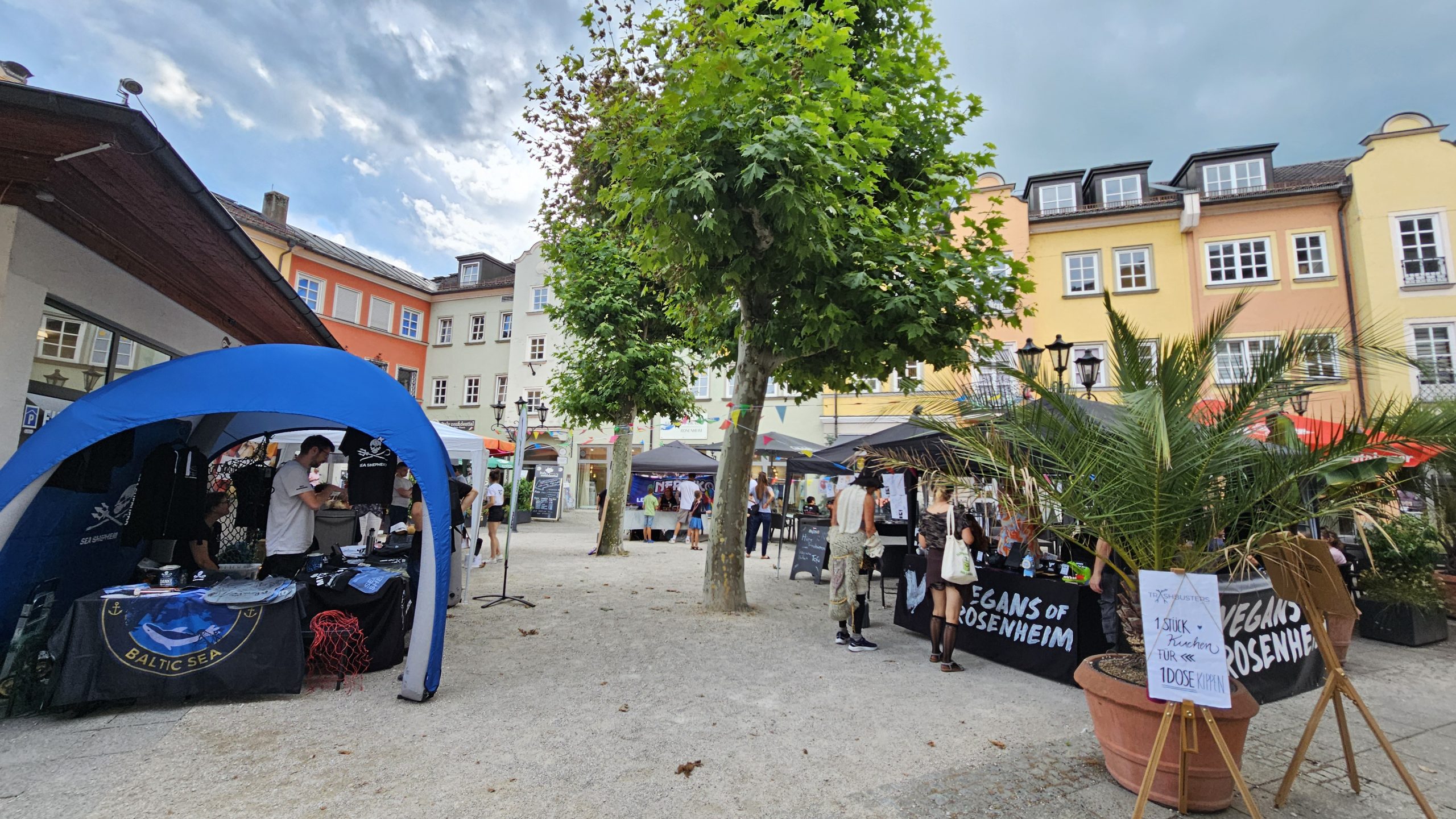 Vegan Sommerfest 2026 Vegans of Rosenheim feiern ihr 5-jähriges Bestehen auf dem Rosenheimer Salinplatz. Foto. Josefa Staudhammer