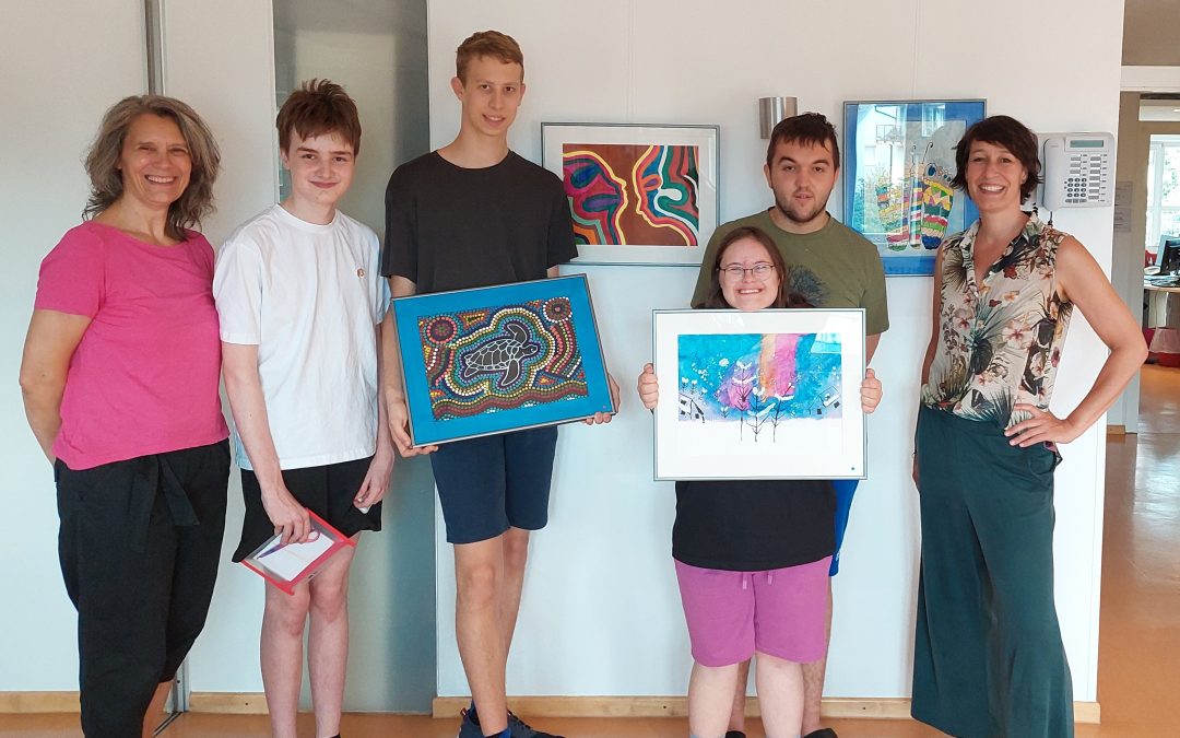 „BehindArt“ in Rosenheim: Ausstellung mit Kalenderbildern für 2027 im AWO Mehrgenerationenhaus