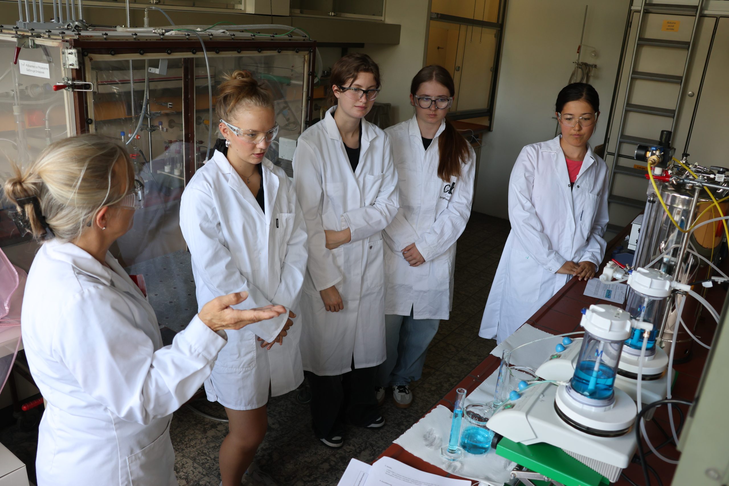 renditionDownload Praxisnahe Einblicke in die Naturwissenschaften gab es im Workshop "Chemie und Umwelt" beim MINT-EC-Regionalforum an der TH Rosenheim. Foto: Copyright Anton Maier