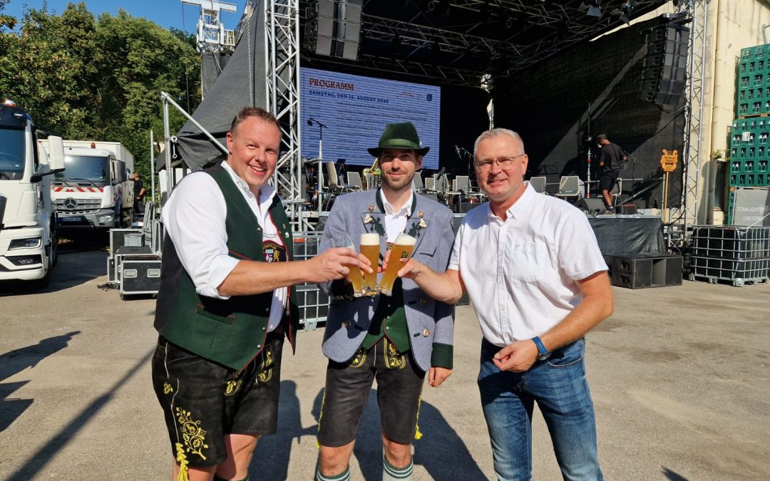 Rohrdorfer Musikkapelle begleitet Maschinenbauer zur Einweihung nach Bad Lauchstädt
