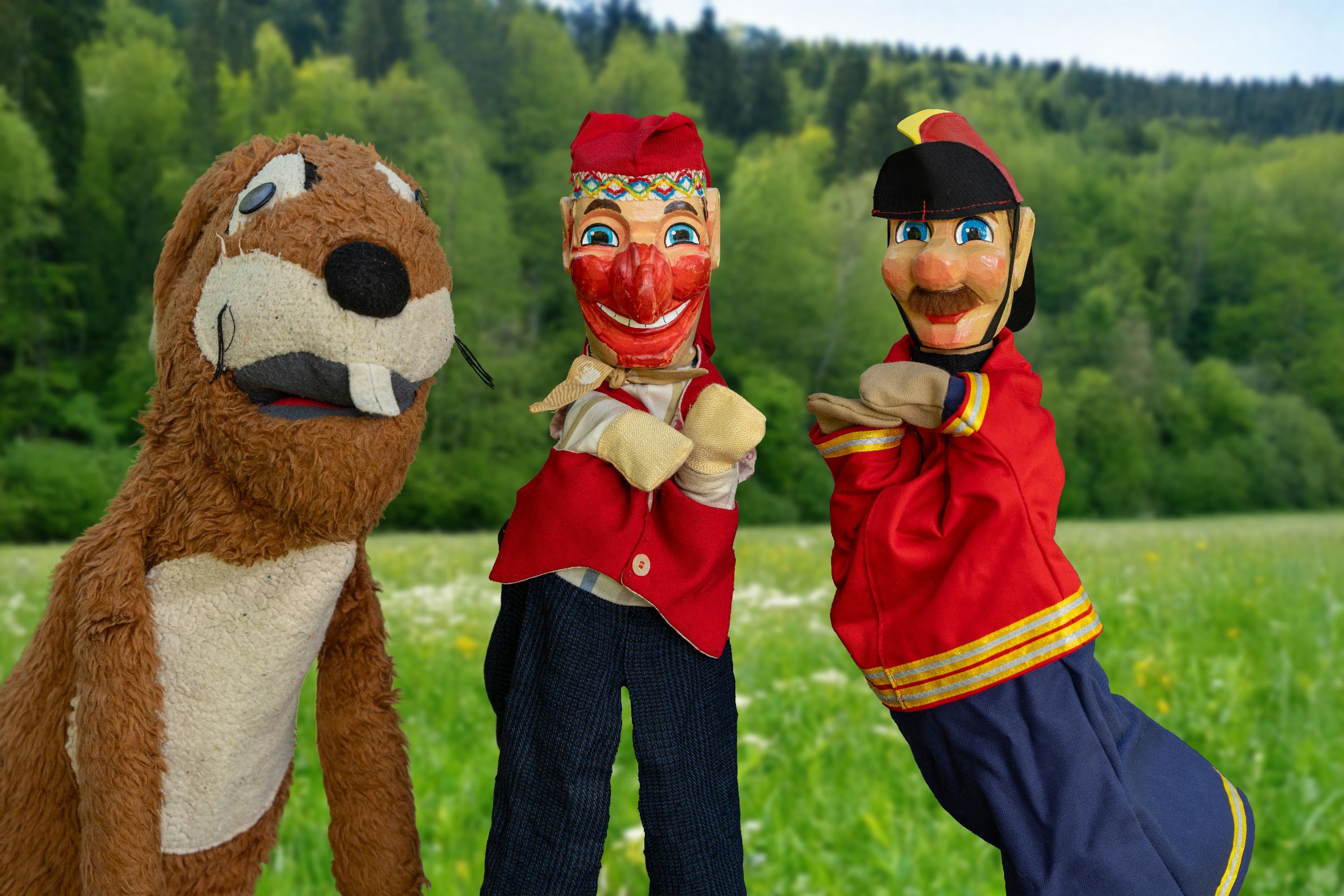 2025-08-25 Feuerwehr Hintergrund xs 332 Der Chiemsee-Kasperl und seine Freunde freuen sich auf ein lustiges Schaumchaos. Foto: Copyright Michael Umlauf