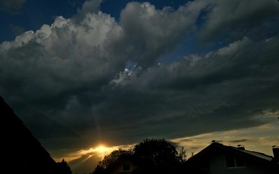 Unwetterwarnung für Rosenheim: Schwere Gewitter ziehen auf