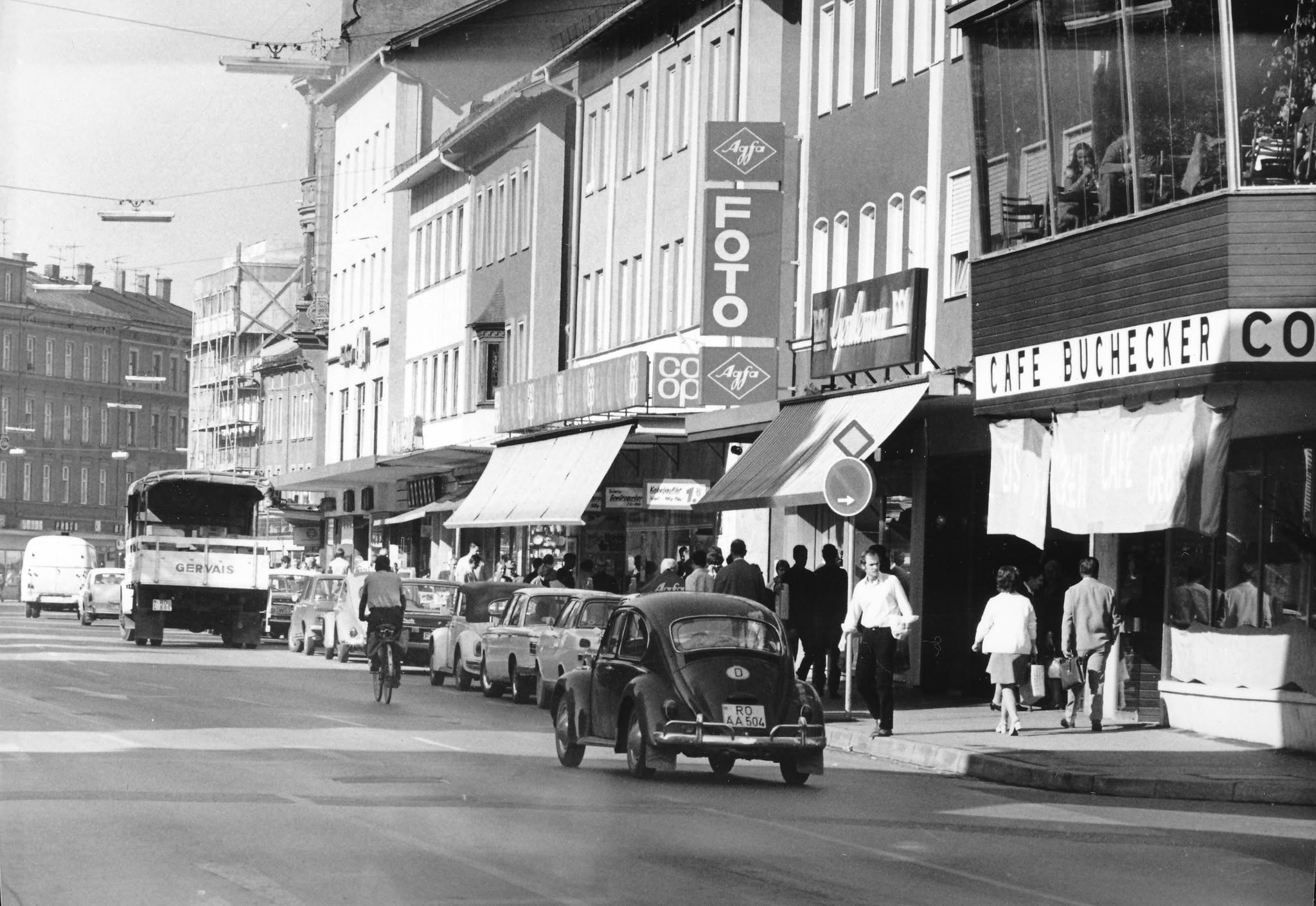 514293421_23978877241731929_7620555246334323677_n Cafe Buchecker in der Münchener Straße in Rosenheim im Jahr 1970. Foto: Archiv Herbert Borrmann