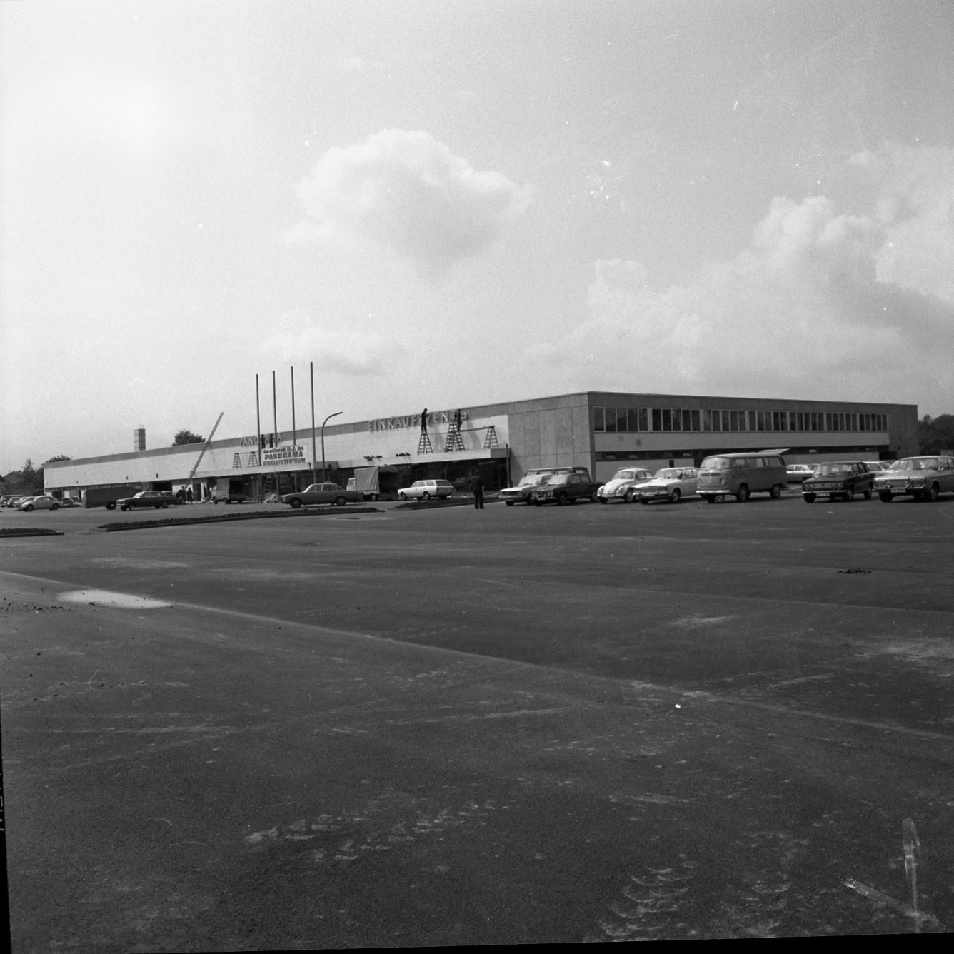 514374763_23978326671786986_4400098731441221095_n Panorama-Einkaufszentrum in Rosenheim im Jahr 1970. Foto: Archiv Herbert Borrmann