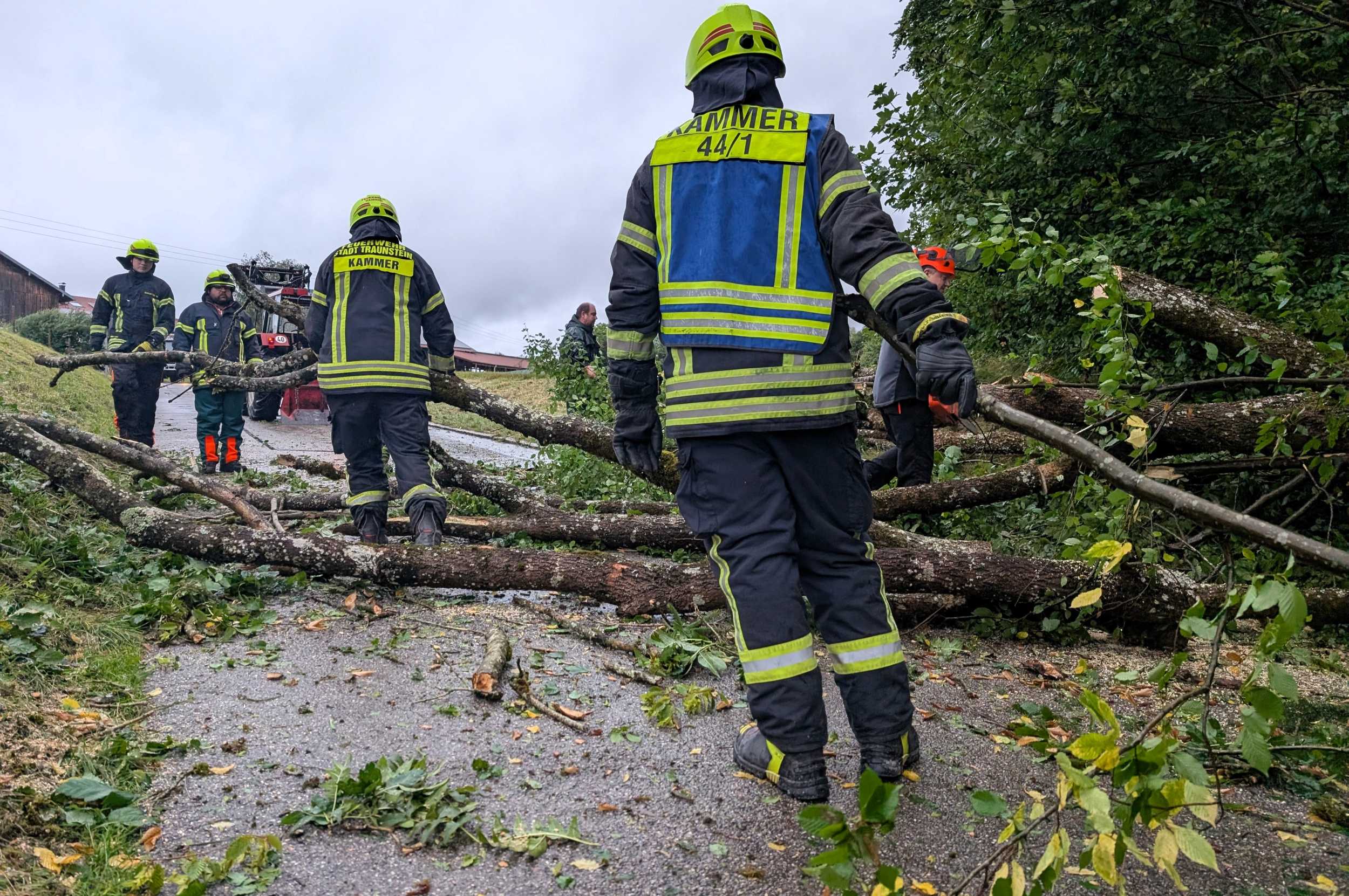 82cda750-281b-43e5-b80d-11015a38a7f5 Bei den Feuerwehreinsätzen ging es meist um umgestürzte Bäume. Foto: Copyright Kreisfeuerwehrverband Traunstein