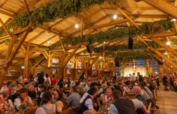 Wiesn-Notizen: Vor dem Start wurde schon angestoßen