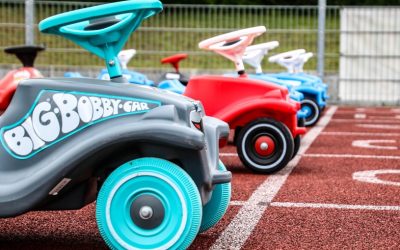 Kindergarten beschädigt: Unbekannte zünden Bobbycar an