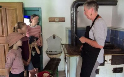 Ferienspaß in Amerang: Kinder machen selbst bayerische Reiberdatschi