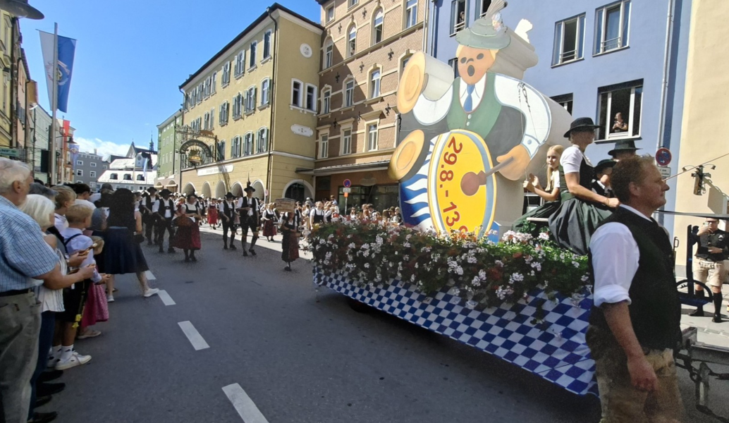 O`zapft is! Rosenheim feiat sei fünfte Joareszeid