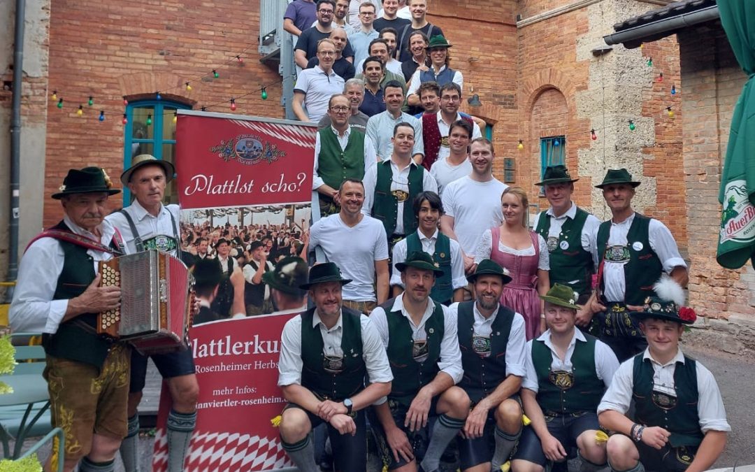 31 Teilnehmer lernen Platteln für das Rosenheimer Herbstfest