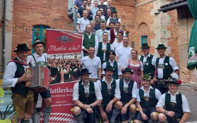 31 Teilnehmer lernen Platteln für das Rosenheimer Herbstfest