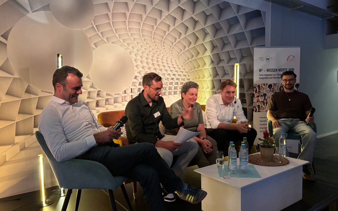 Kanapee-Gespräch in Rosenheim: Ludwig Hartmann diskutiert über Demokratie