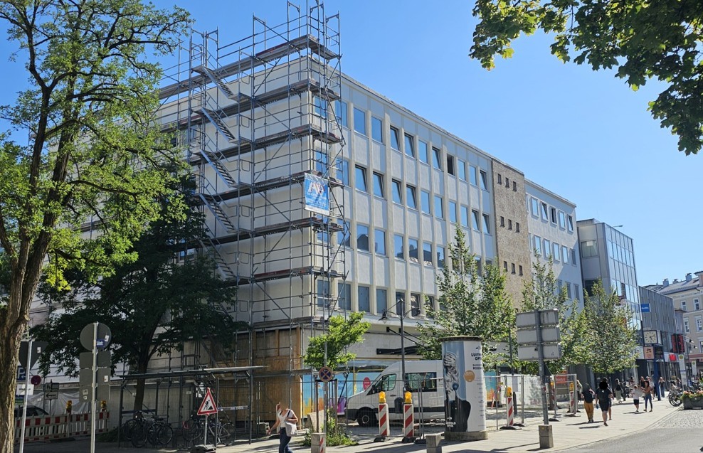 Rosenheim: Ehemaliges Sporthaus-Karstadt-Gebäude wird aufgestockt