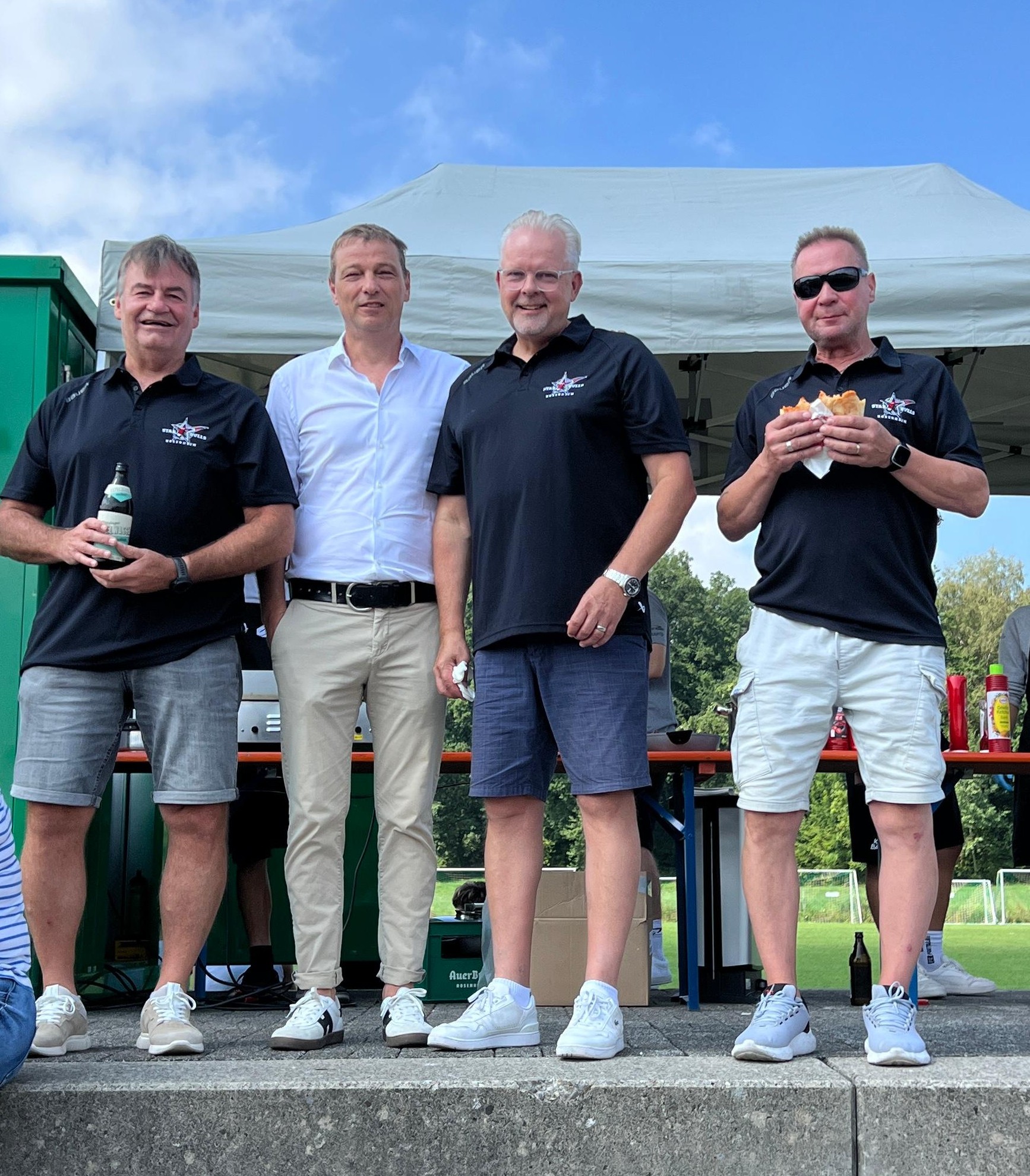 Starbulls Coaches und Sportbund Vorstand Die Starbulls Coaches und Vorstand Bernd Perner. Foto: Copyright Sportbund DJK Rosenheim