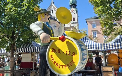 Der Wiesntrommler steht wieder am Rosenheimer Ludwigsplatz