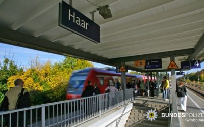 Beziehungsstreit am Bahnhof Haar eskaliert – 20-jährige vor Haftrichter