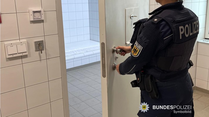 Mann nach Streit ins Gleis gestoßen – S-Bahn kann noch rechtzeitig halten