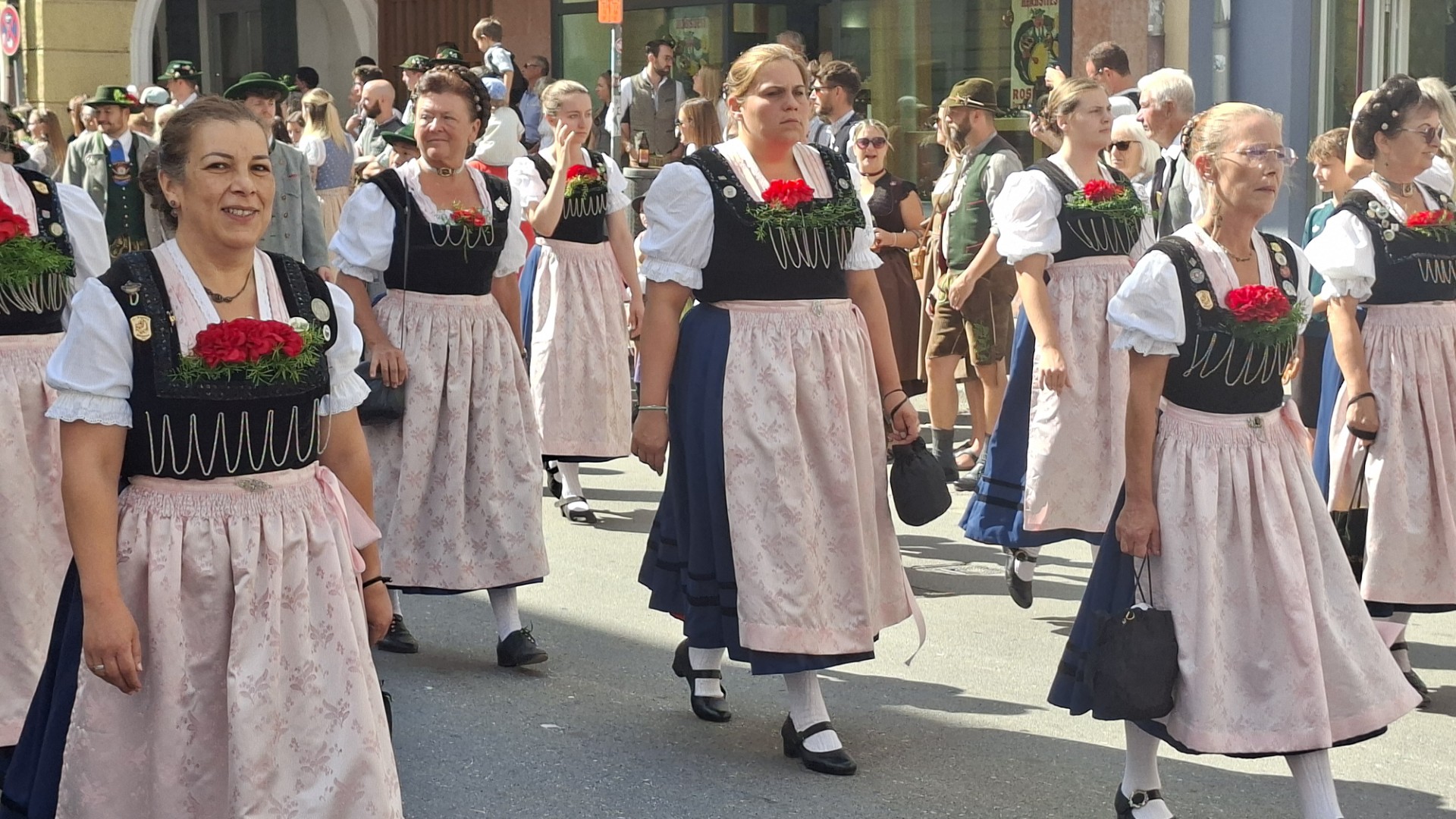 eecd95a5-3f8d-4939-9376-82fe7327b2c1 Herbstfest Rosenheim Einzug 2026. Fotos: Innpuls.me
