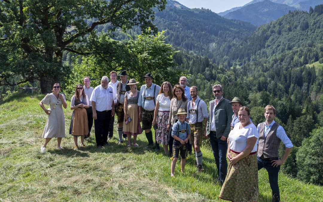 Kaniber besucht Höfe in Brannenburg und Oberaudorf