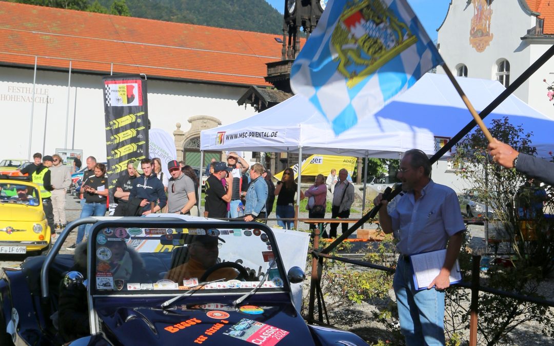 Oldtimer, Motorräder und Gespanne starten in Aschau