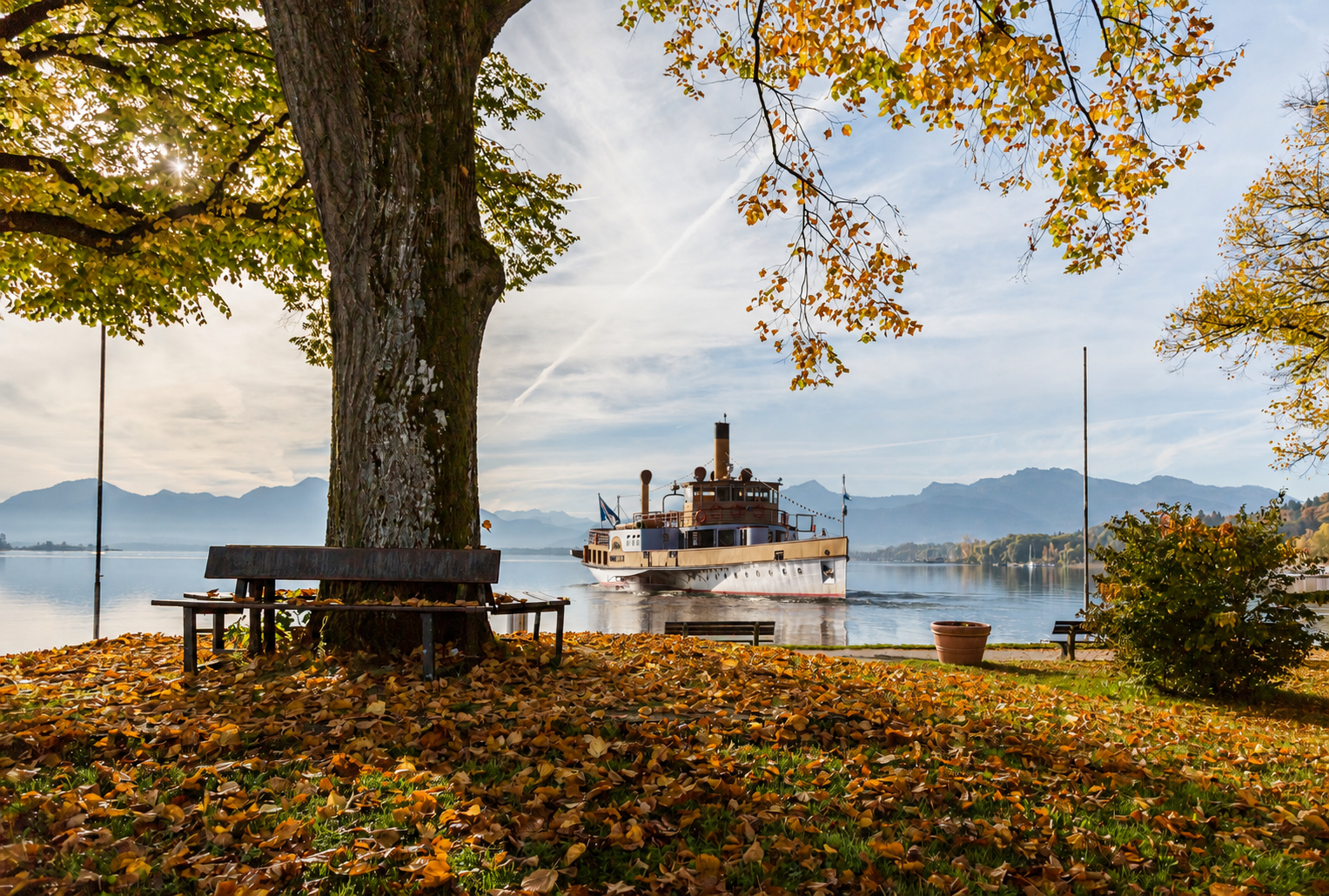 2026-10-03 Pressebild Schärenfest c-Markt Prien a. Chiemsee Das Hafen- und Schärenfest bringt Menschen unterschiedlicher Interessen zusammen, um gemeinsam zu feiern und die Freude an der Gemeinschaft zu erleben. Dabei begeistert ein abwechslungsreiches Veranstaltungsprogramm Groß und Klein. Foto: Markt Prien am Chiemsee