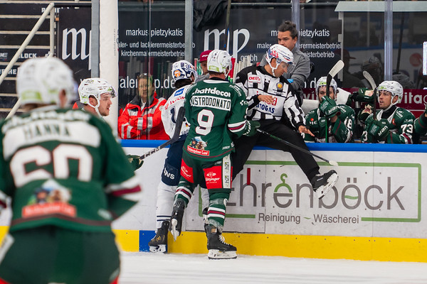 DEL 2 - Starbulls Rosenheim gegen Ravensburg Towerstars Die Starbulls Rosenheim starteten mit einer 2:3 Niederlage gegen die Ravensburg Towerstars. Fotos: David Löffler
