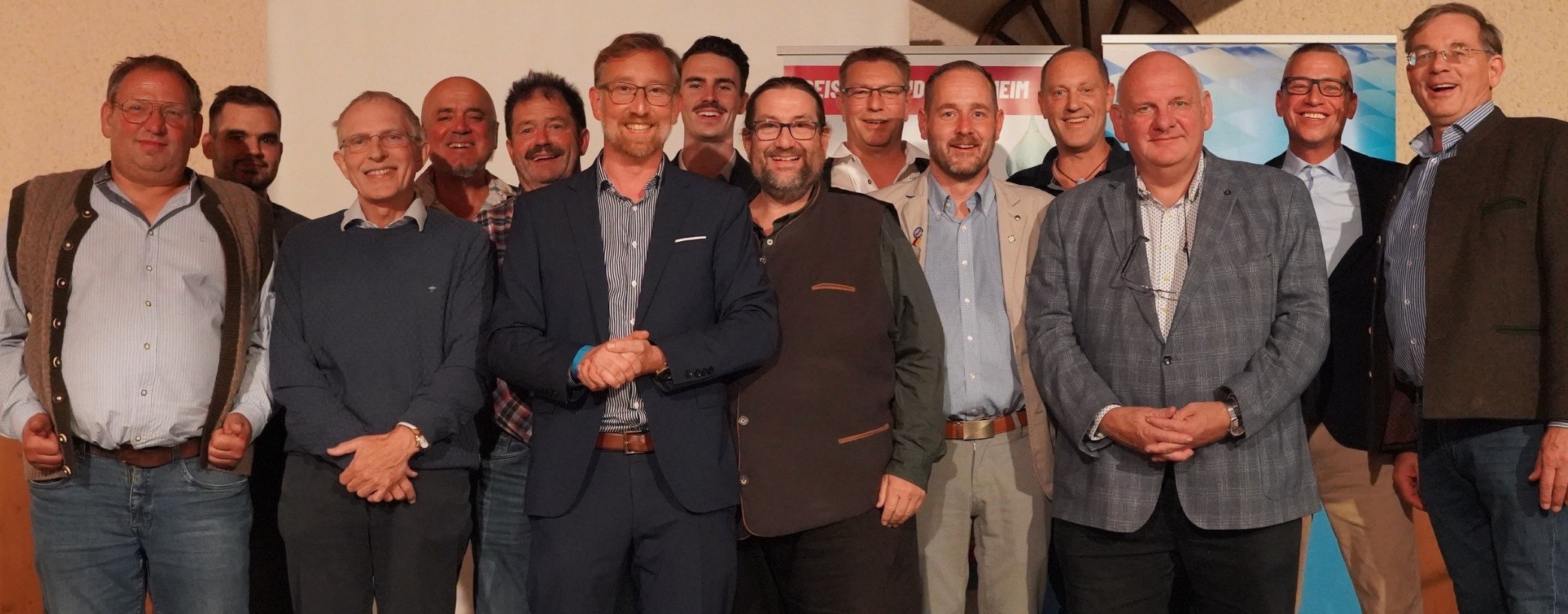 AfD KV Vorstand 26-28 Andreas Winhart MdL im Kreise seiner AfD-Kreisvorstandskollegen- Foto: AfD-Kreisverband Rosenheim