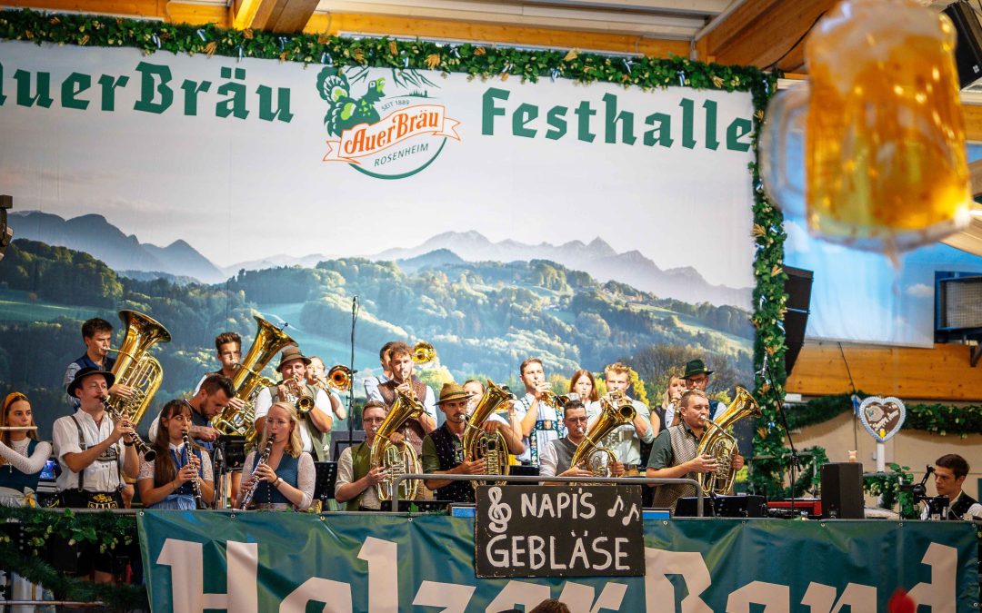 Hinterhofkonzert bei Auerbräu: Musik von Hollywood bis Holzerband