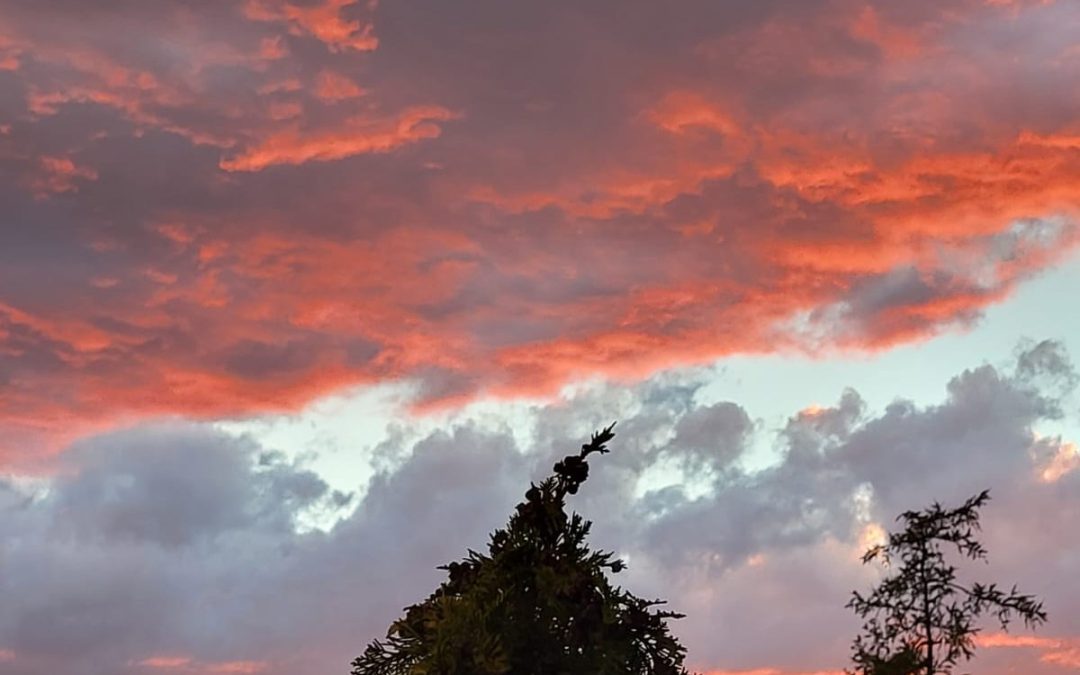 Meteorologischer Herbstanfang: Der Sommer 2026  verabschiedete sich mit himmlischen Farbenspiel