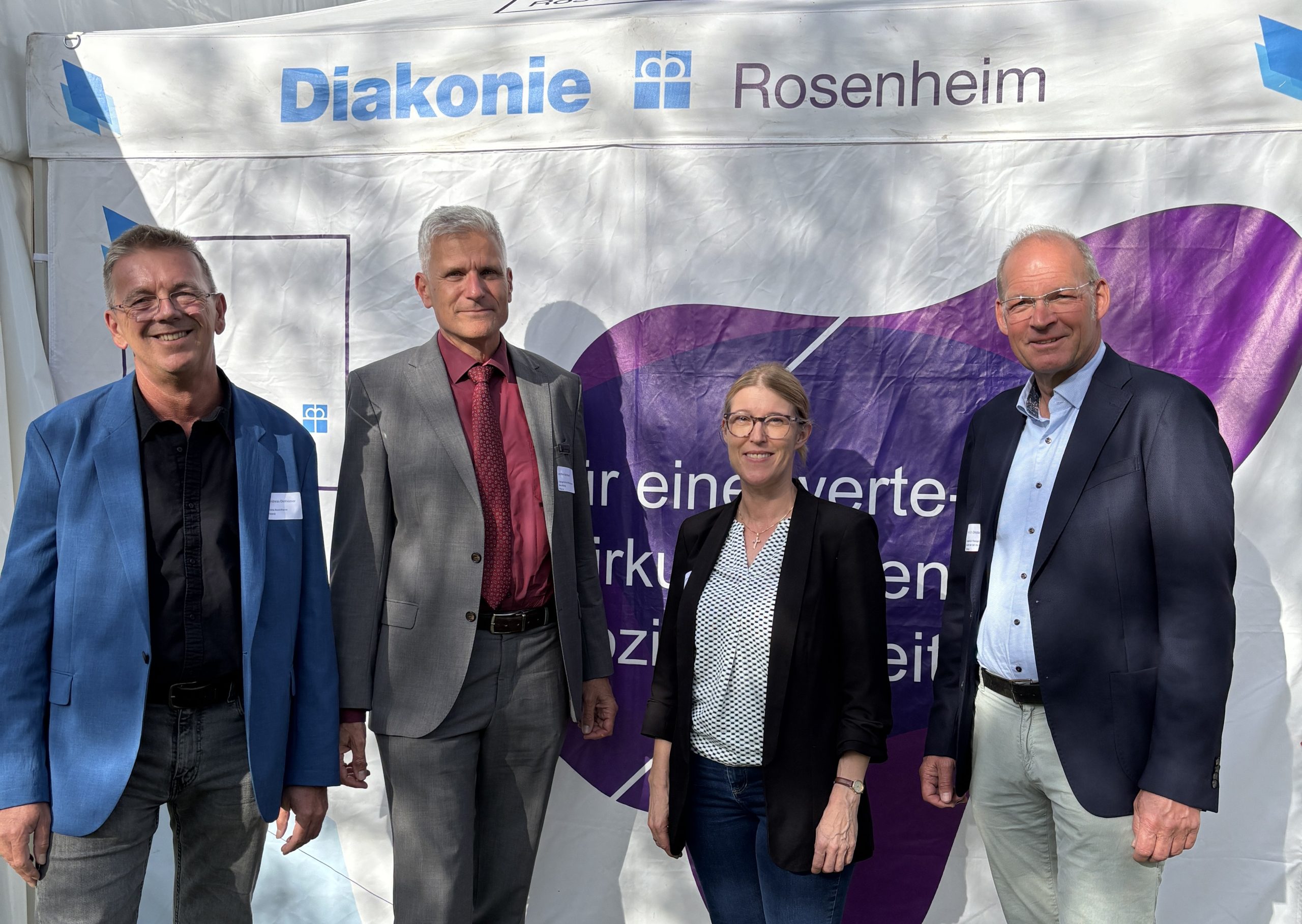 Jahresempfang Diakonie Rosenheim mit Podiumsgästen Dr. Andreas Dexheimer, Militärdekan Jochen Bernhard, Dekanin Dagmar Häfner-Be-cker und Prof. Dr. Christian Albrecht (v.l.n.r). Foto: Copyright Lena Erhard-Diakonie Rosenheim