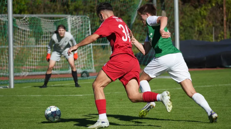 TSV  1860 Rosenheim verteidigt Tabellenführung mit 1:0 in Schloßberg