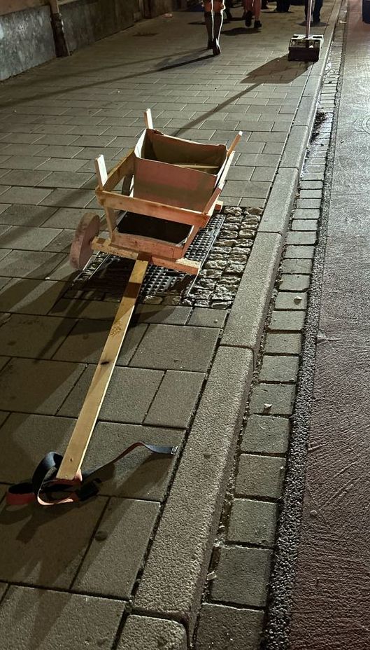 Pannenfahrzeug Wiesnblaulicht 2026. Pannenfahrzeug der anderen Art. Foto: Copyright Polizeiinspektion Innpuls.me