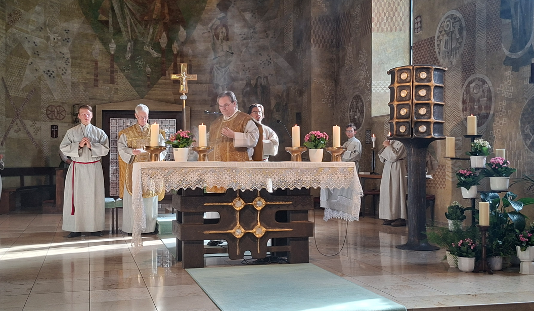 Schausteller Gottesdienst Altar Schausteller-Gottesdienst 2026. Blick zum Altar. Foto: Karin Wunsam