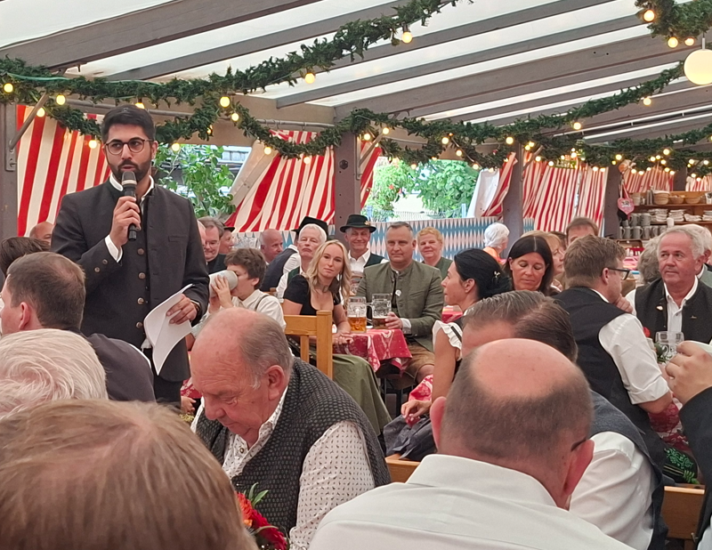 Schausteller Gottesdienst OB Weißwurstfrühstück nach dem Schausteller-Gottesdienstes. Foto: Karin Wunsam