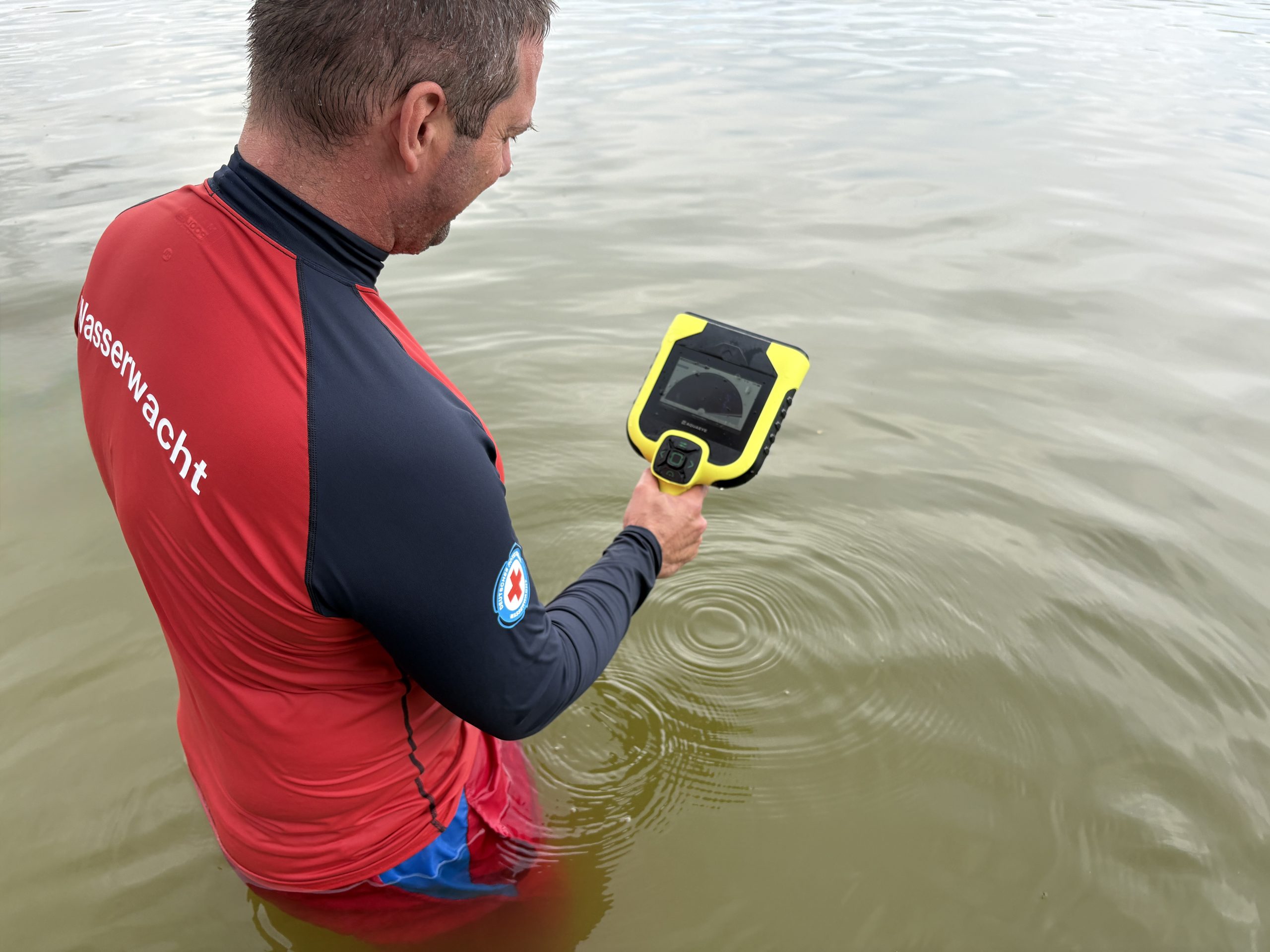 aquaeye1 Praktische Anwendung des AquaEye-Systems Copyright Bayerisches Rotes Kreuz Kreisverband Rosenheim Praktische Anwendung des AquaEye-Systems Copyright Bayerisches Rotes Kreuz Kreisverband Rosenheim