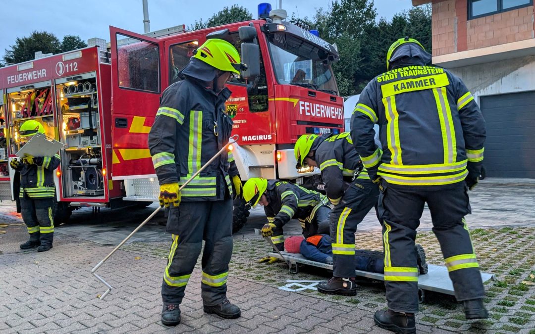 Menschenrettung in einer verrauchten Tiefgarage geübt