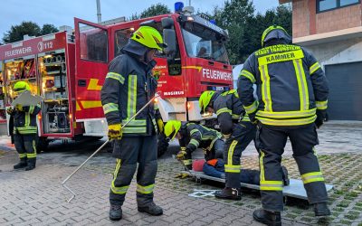Menschenrettung in einer verrauchten Tiefgarage geĂŒbt