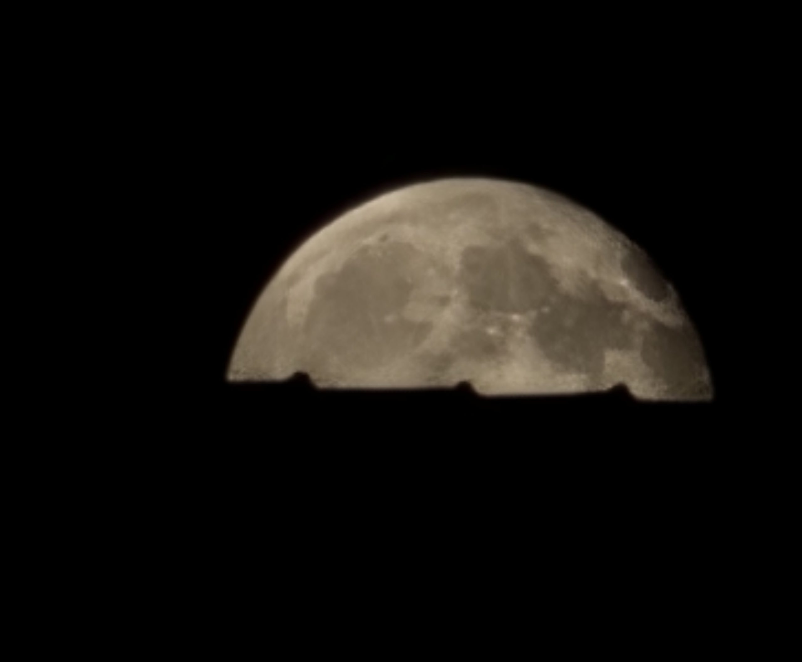 20261027_180157 Mond am gestrigen Dienstagabend (27. Oktober). Foto: Eduard Staudhammer