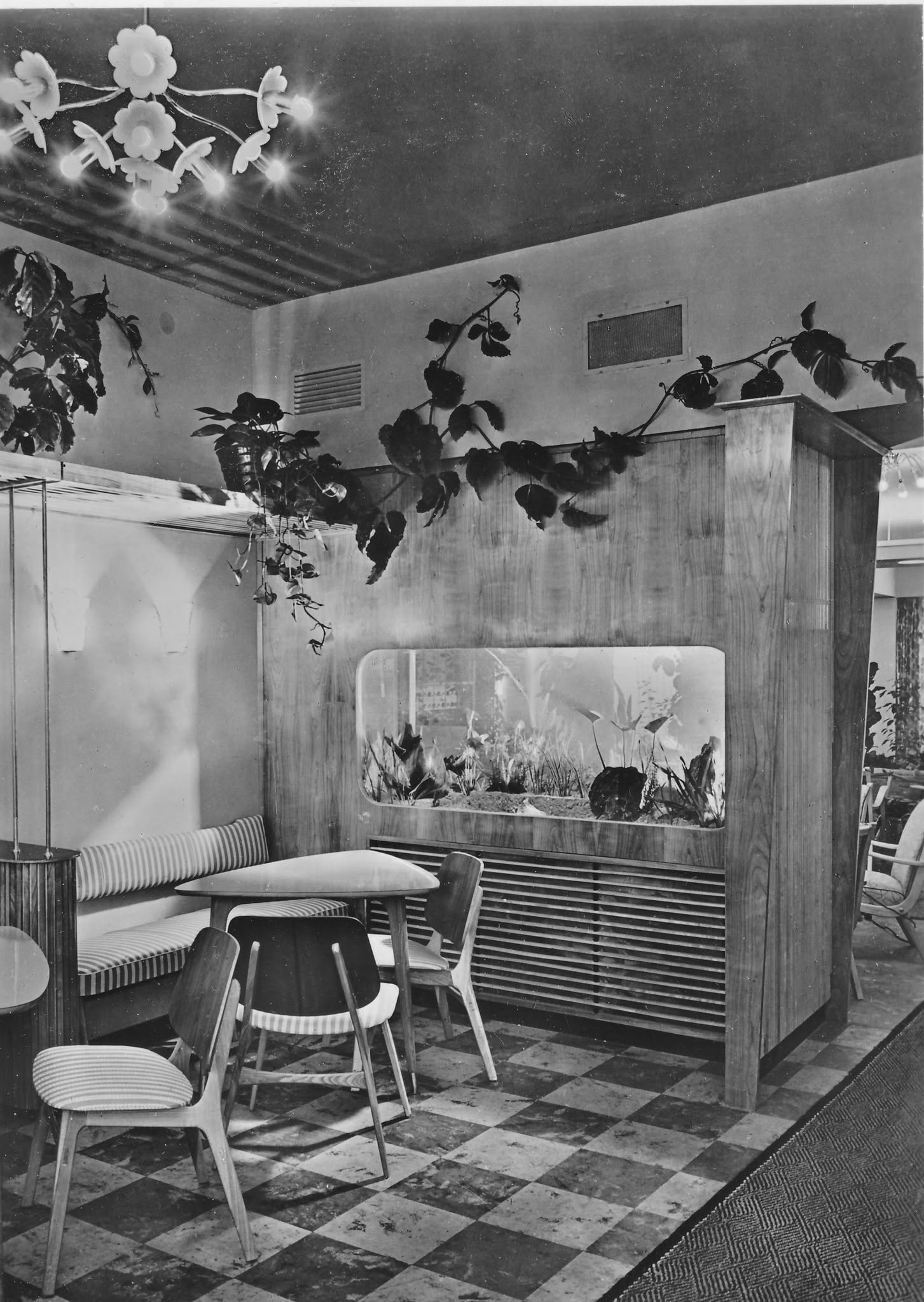 495155524_9744370022275889_6676612877346332178_n Cafe Schick in Rosenheim in den 1960er Jahren. Foto: Archiv Herbert Borrmann