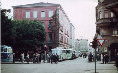 Stollstraße in Rosenheim: Busse, Menschen und ein längst verschwundenes Schulhaus